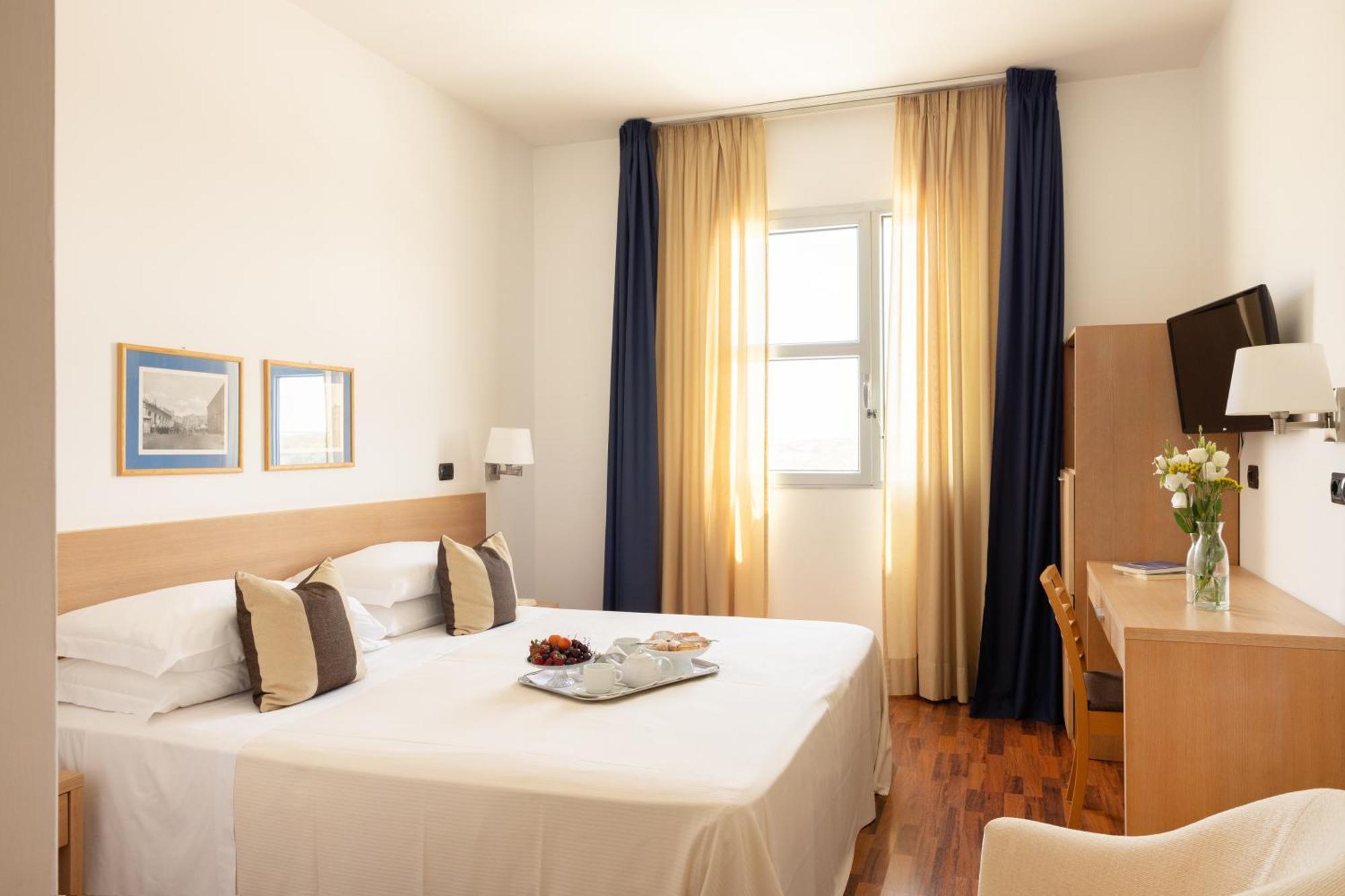 Hotel Majesty Бари Экстерьер фото